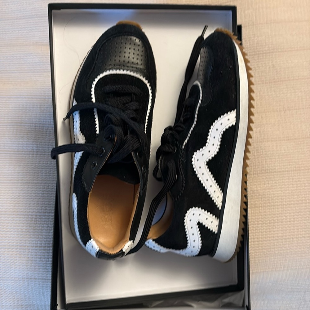 Office of Angela Scott the Remi, size 38.5